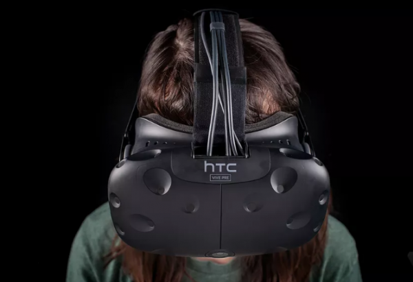 今日文娛：蘋果跨界開拍創業真人秀；IMAX在中國推出首個VR體驗中心；HTC將推移